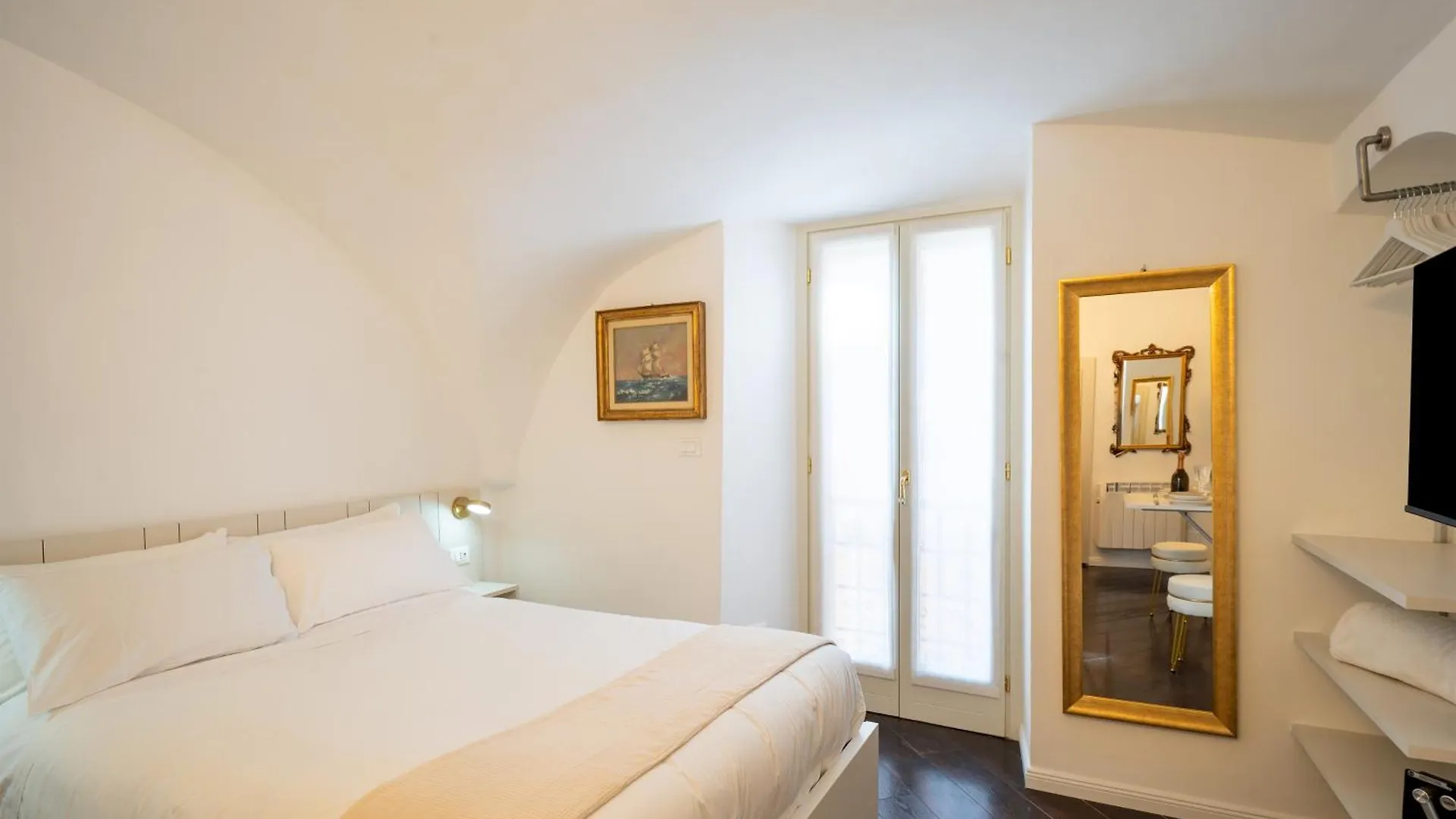 Tresor De Chambre, Bordighera
