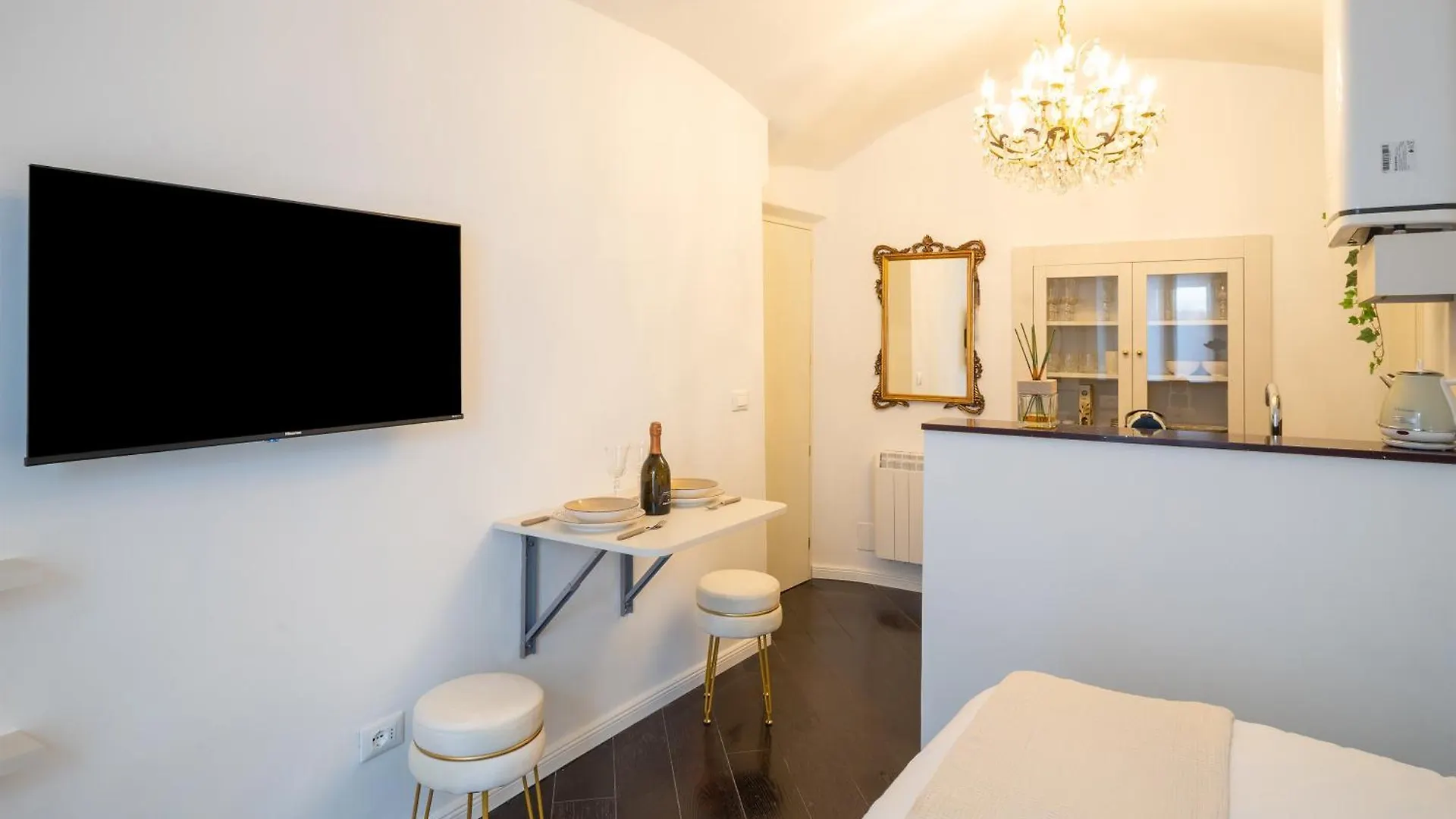 Tresor De Chambre, Bordighera