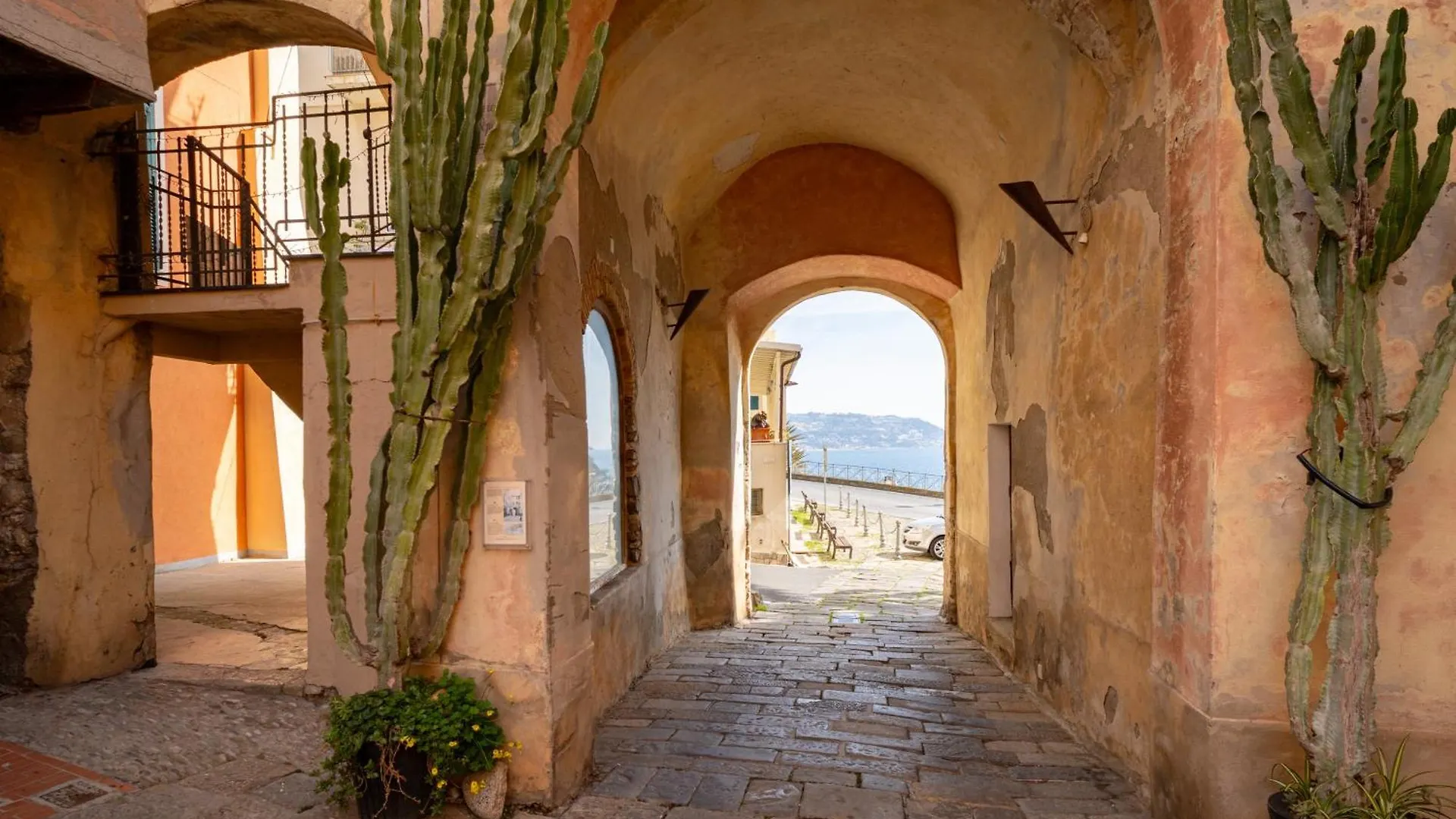 Tresor De Chambre, Bordighera 0*,