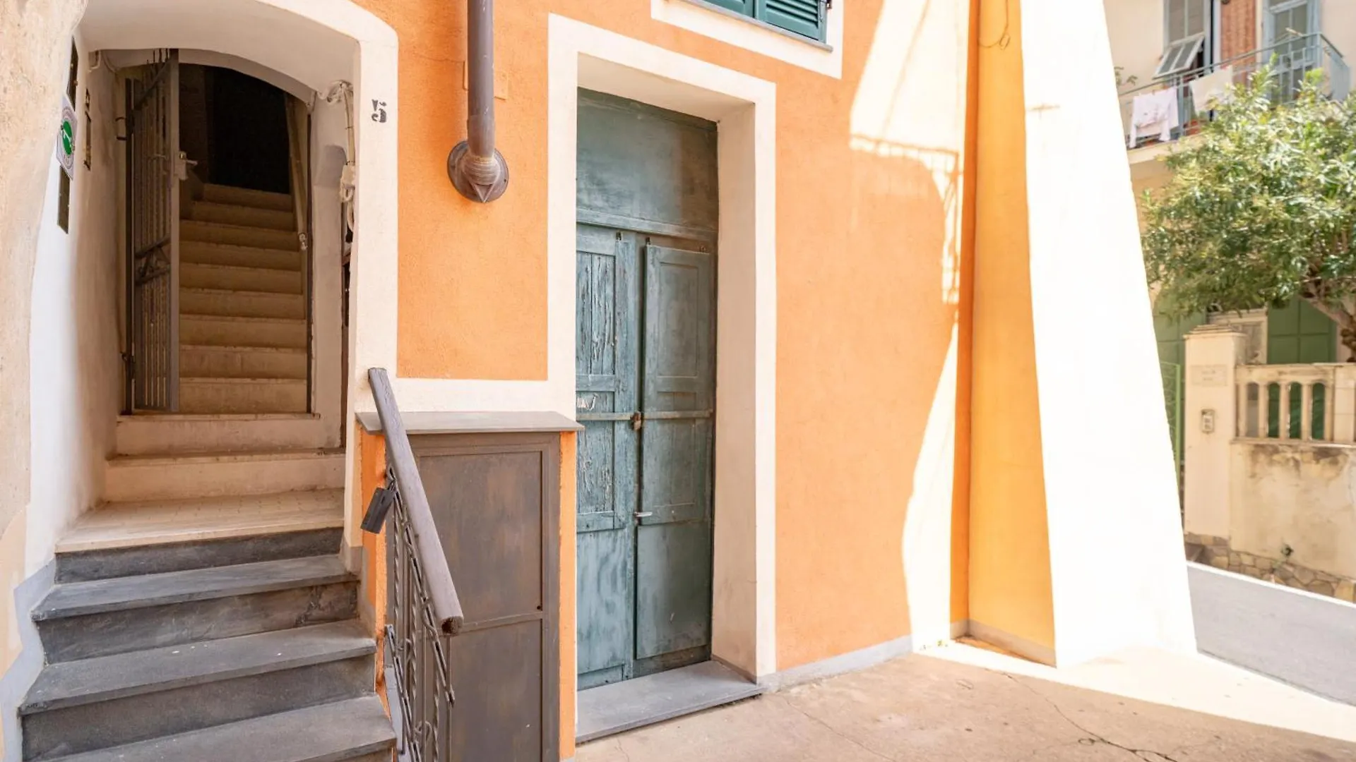 Tresor De Chambre, Bordighera Apartment