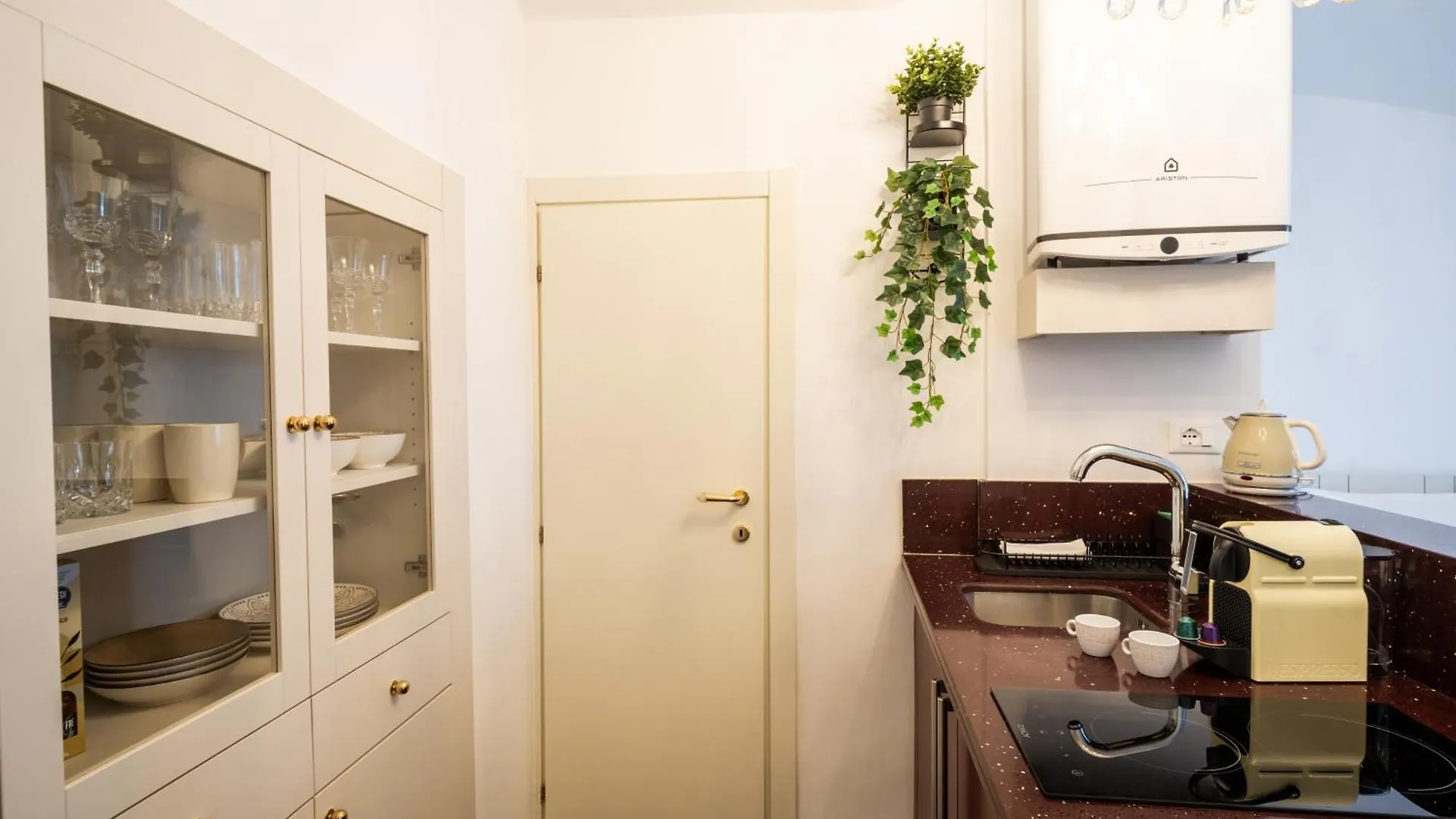 Tresor De Chambre, Bordighera Apartment